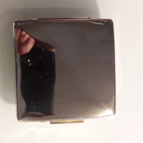 30s 40s Yardley of London Mirror Finish Gold Lilies Loose Powder Compact & Pouch - Picture 2 of 11